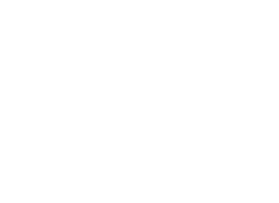 飲む人が求める楽しみ方を、提案する。 - 若い世代の人たちにも、もっと気軽に家でウイスキーを楽しんでほしい。そんな想いから生まれたのが、小容量の「ブラック ダンディ」「ブラック ハンディ」です。飲むシチュエーションや人数などニーズに応じて、500mlの「ブラック ダンディ」と360mlの「ブラック ハンディ」のラインアップ。飲み口はやわらかで、すっきりと軽快な後味。飲みやすいおいしさも人気を集めました。ブラックニッカは、常に飲む人が求めるものを考慮しながら、ウイスキーの新しい楽しみ方を提案してきたのです。